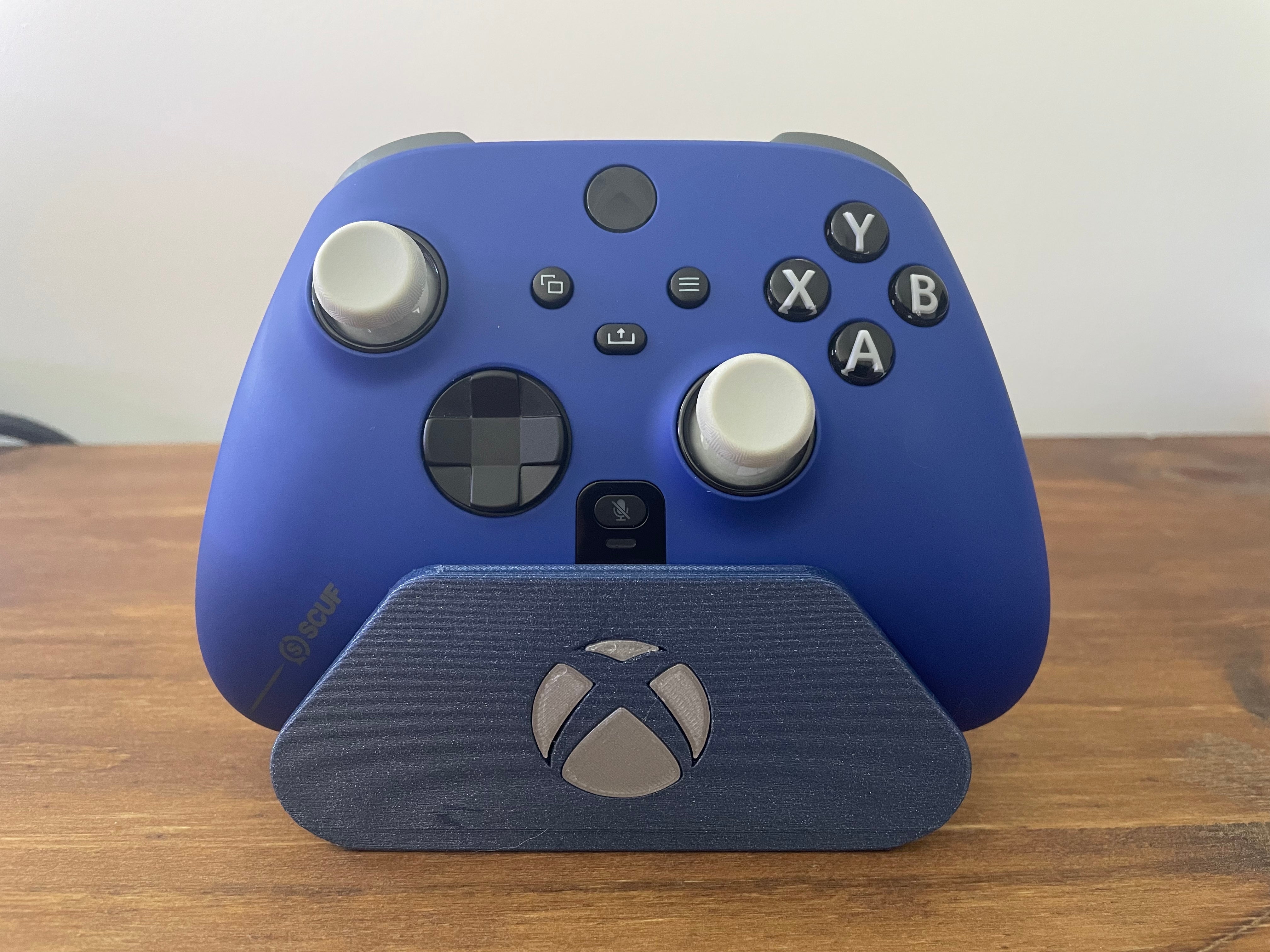 SCUF & Xbox Controller Stand - Elegant Opbevaring til Dine Controllere