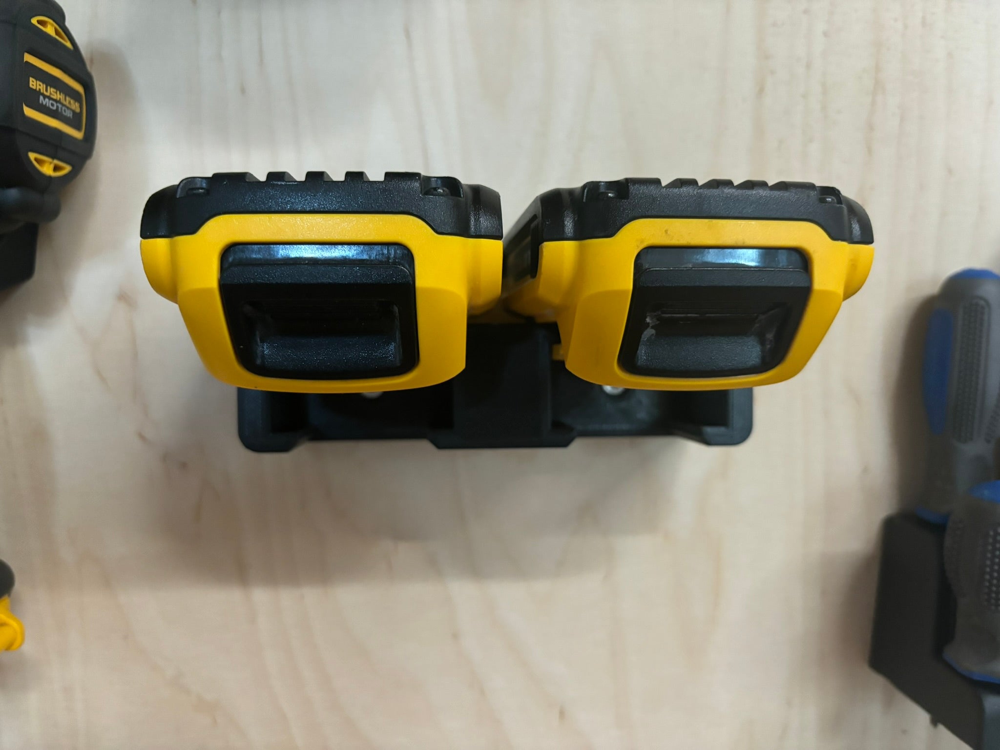 Dewalt Akkuholder til 4 Batterier