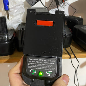 B+D 18V Batteriholder/Vægmontering
