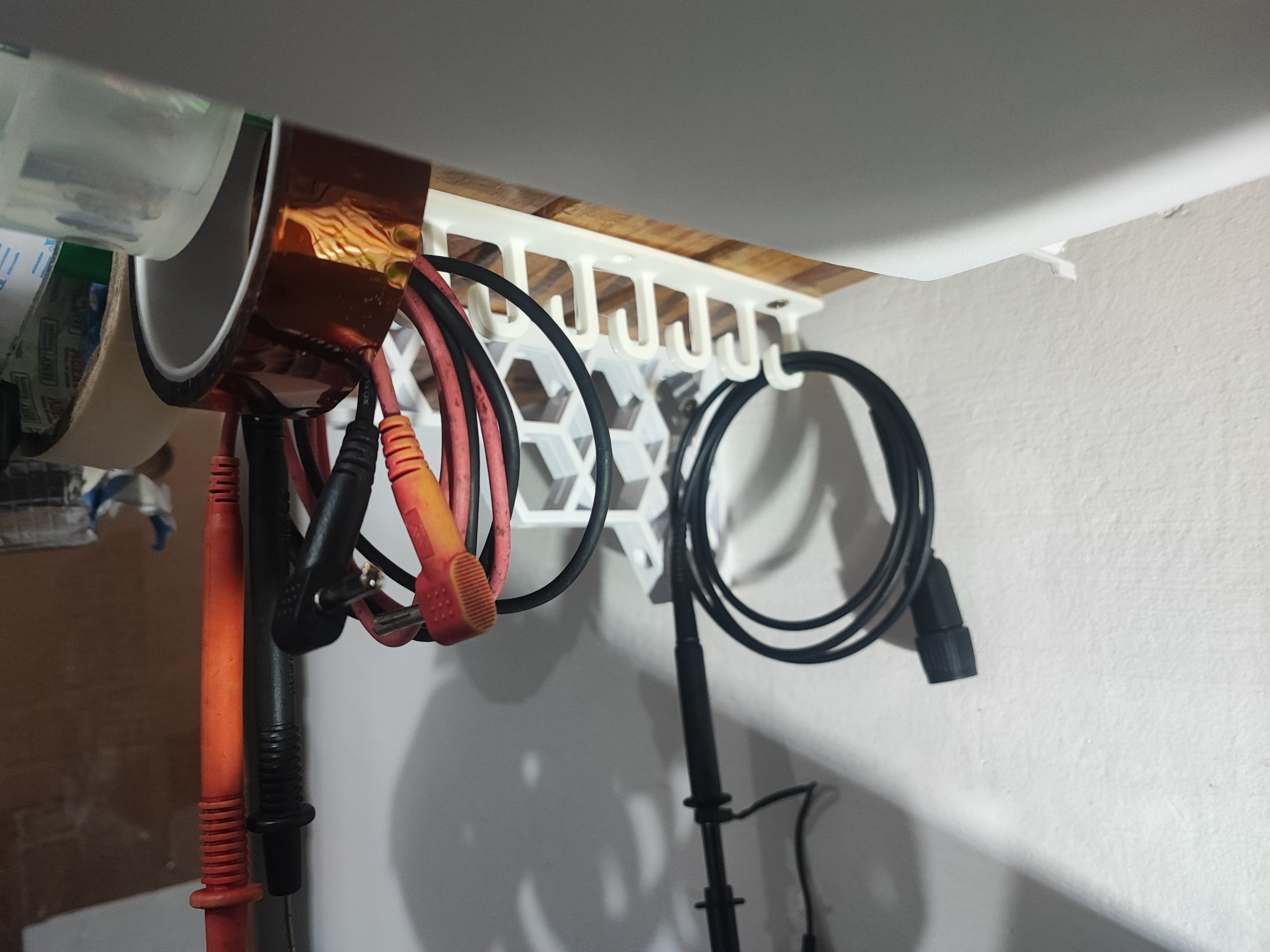 Under Hylde Kabelholder og Krog