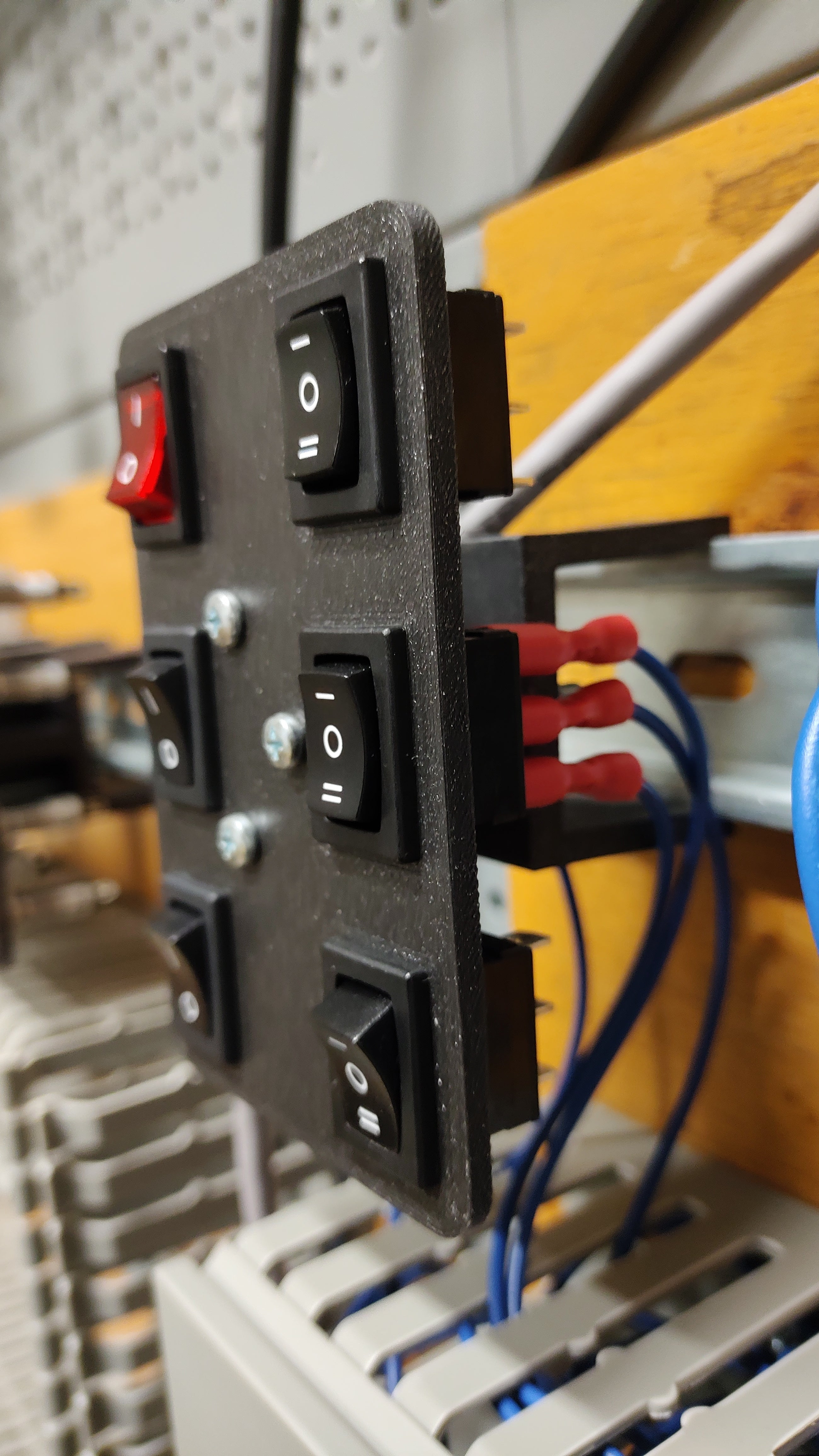 DIN-skinne Holder til Knapper og LED-indikatorer