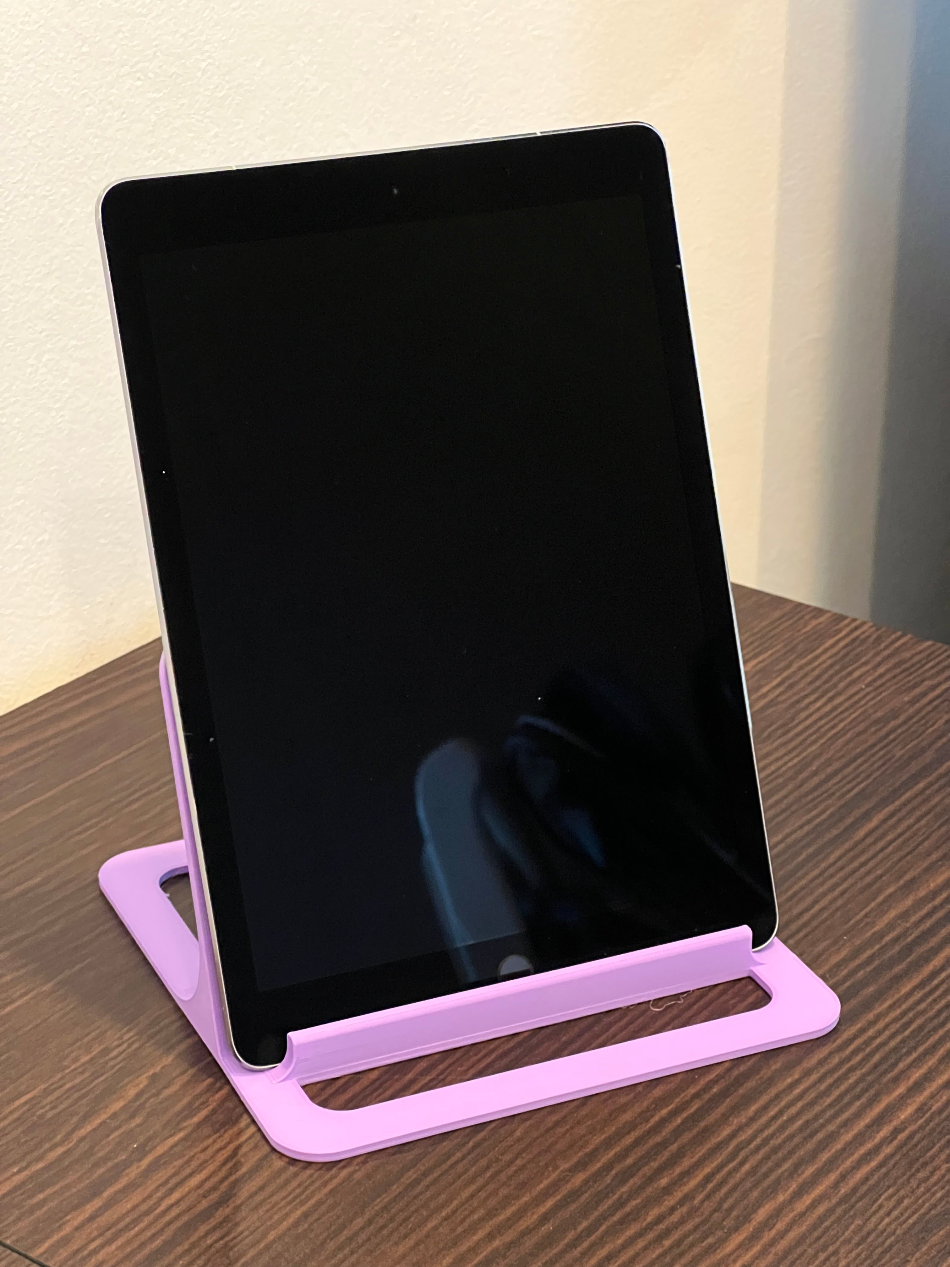Oversized iPad Stand i Polymer PolyTerra Lilla