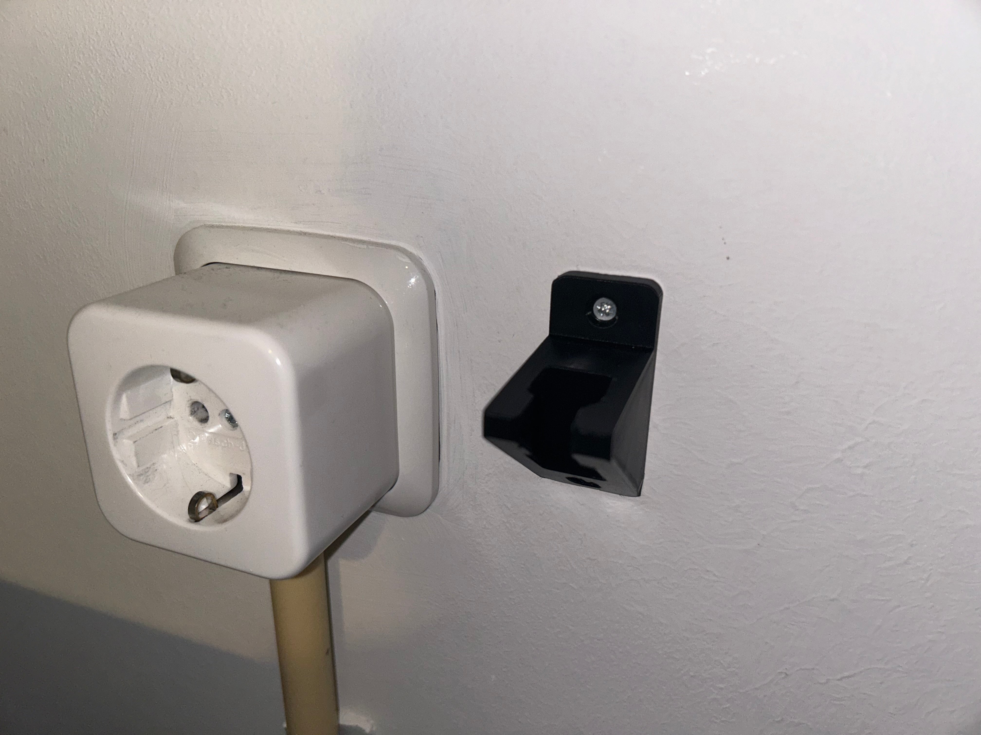 Vægmonteret strømledningsholder