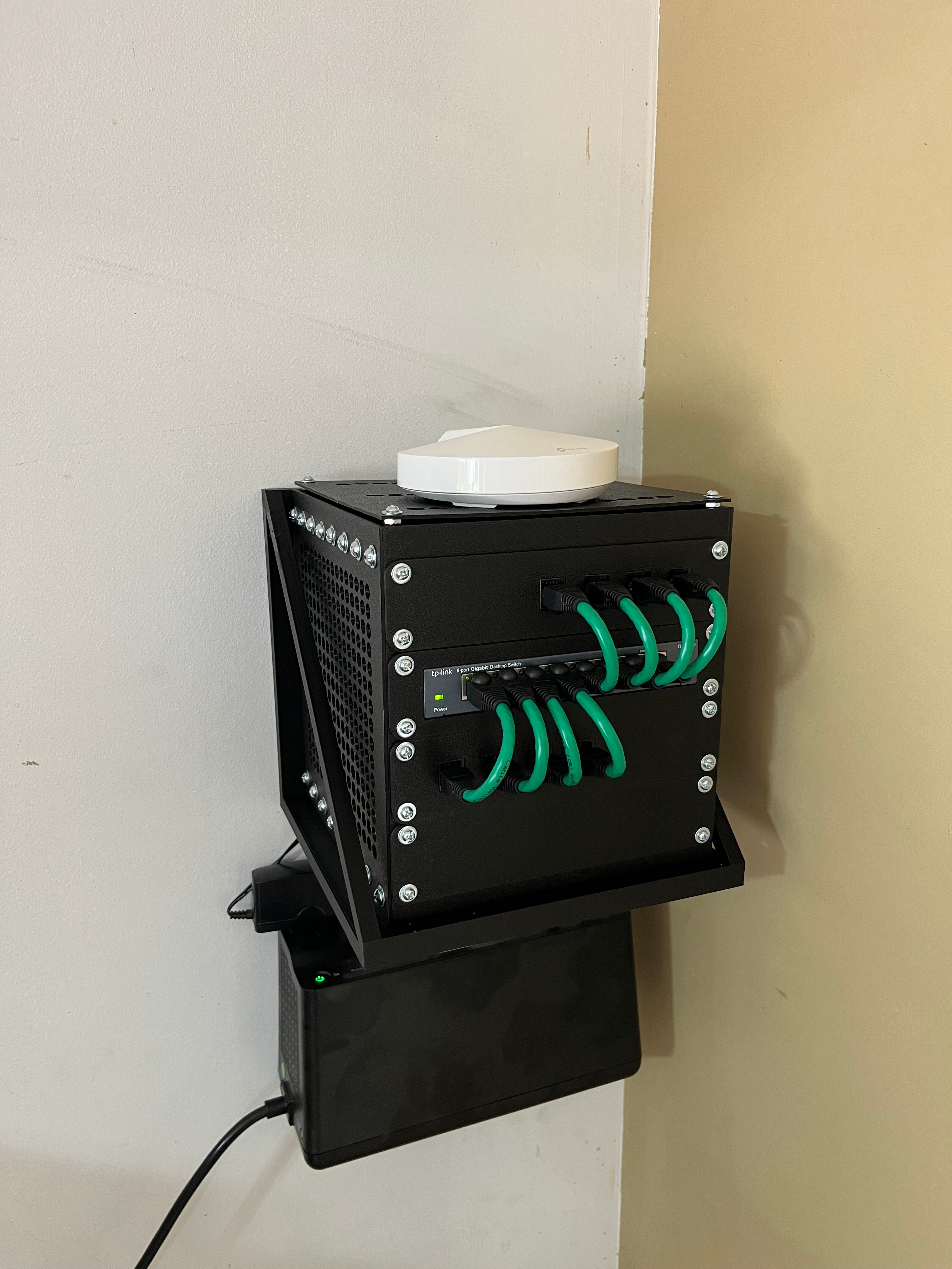 Vægmontering/hylde til Mini server rack