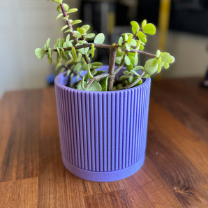 Mid Century Modern Plant Pot med Drypbakke - Liniære Riller