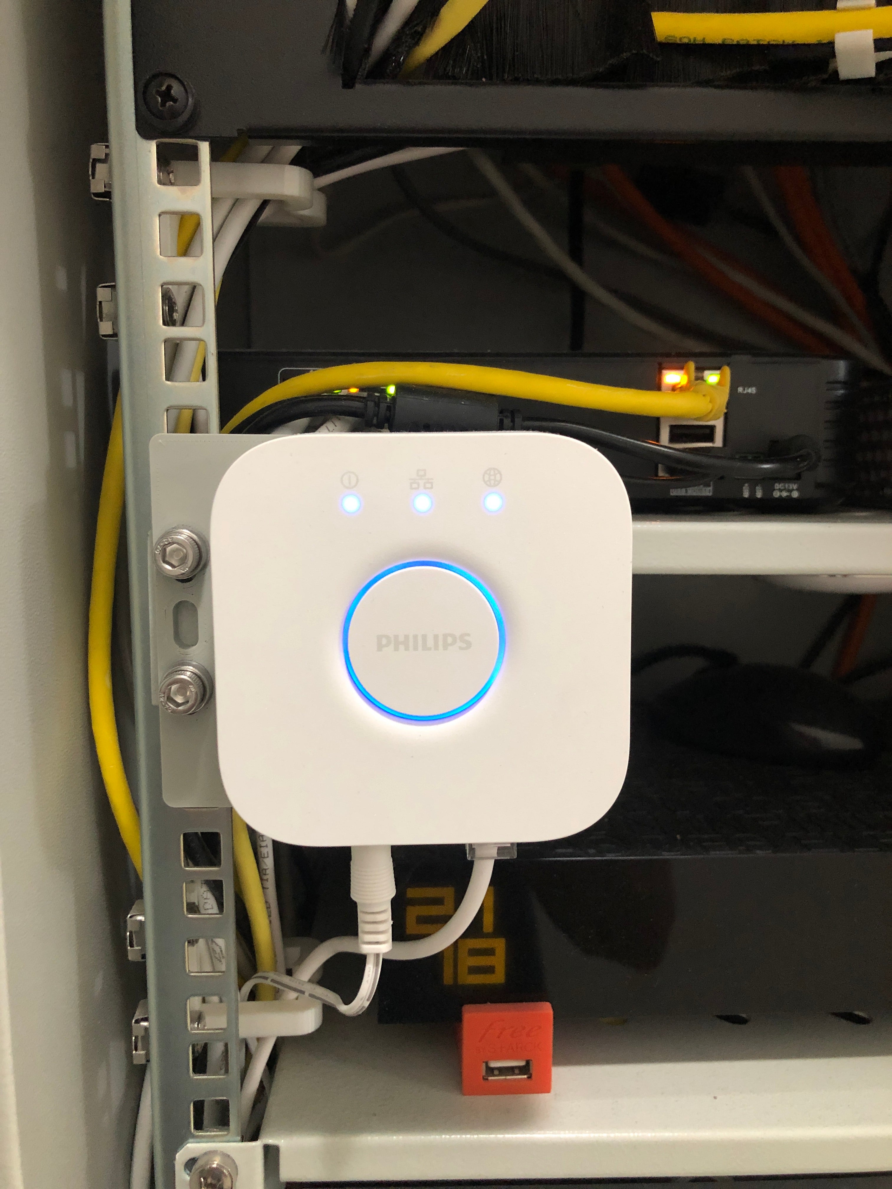 Philips Hue Bridge Rack Mount - Organiser dit smarte hjem
