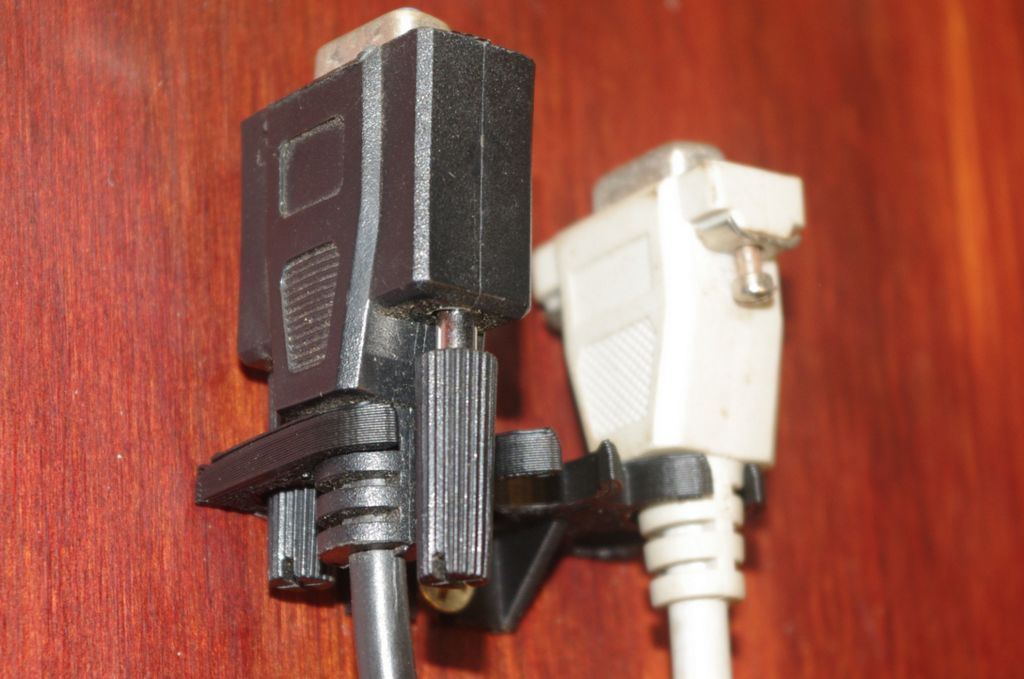 Parametrisk DB9 Kabelholder