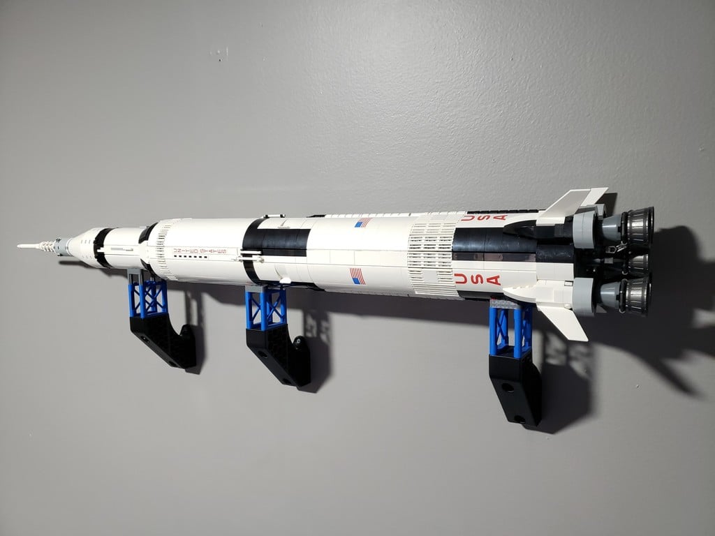 Vægmonteret holder til Lego Saturn V-model – weshape