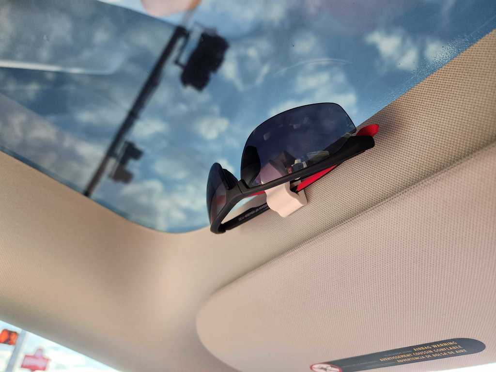 Solbrilleholder til Tesla Model Y (2022-2023)