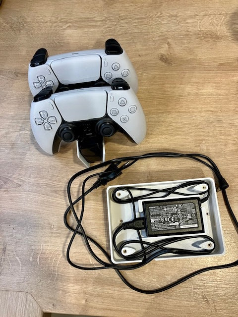 PlayStation 5 DualSense Opladerstation Adapterholder