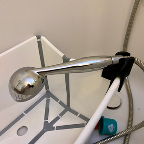 Brusehovedholder til Stokke Flexi Bath Babybadekar
