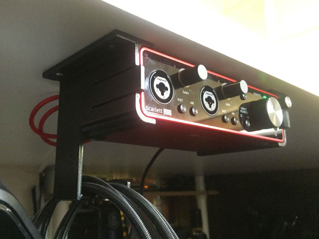 Focusrite Scarlett 2i2 3. Gen Beslag med Kabelstyring