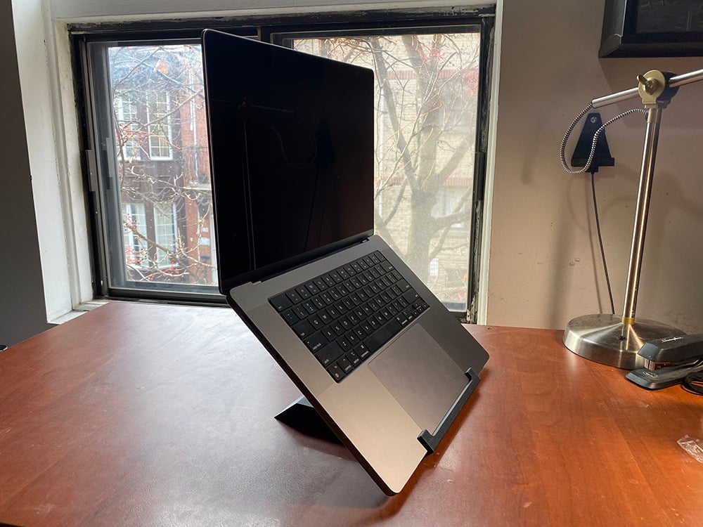 Ergonomisk MacBook Pro Stand til 14" og 16" M1 Pro/Max Modeller
