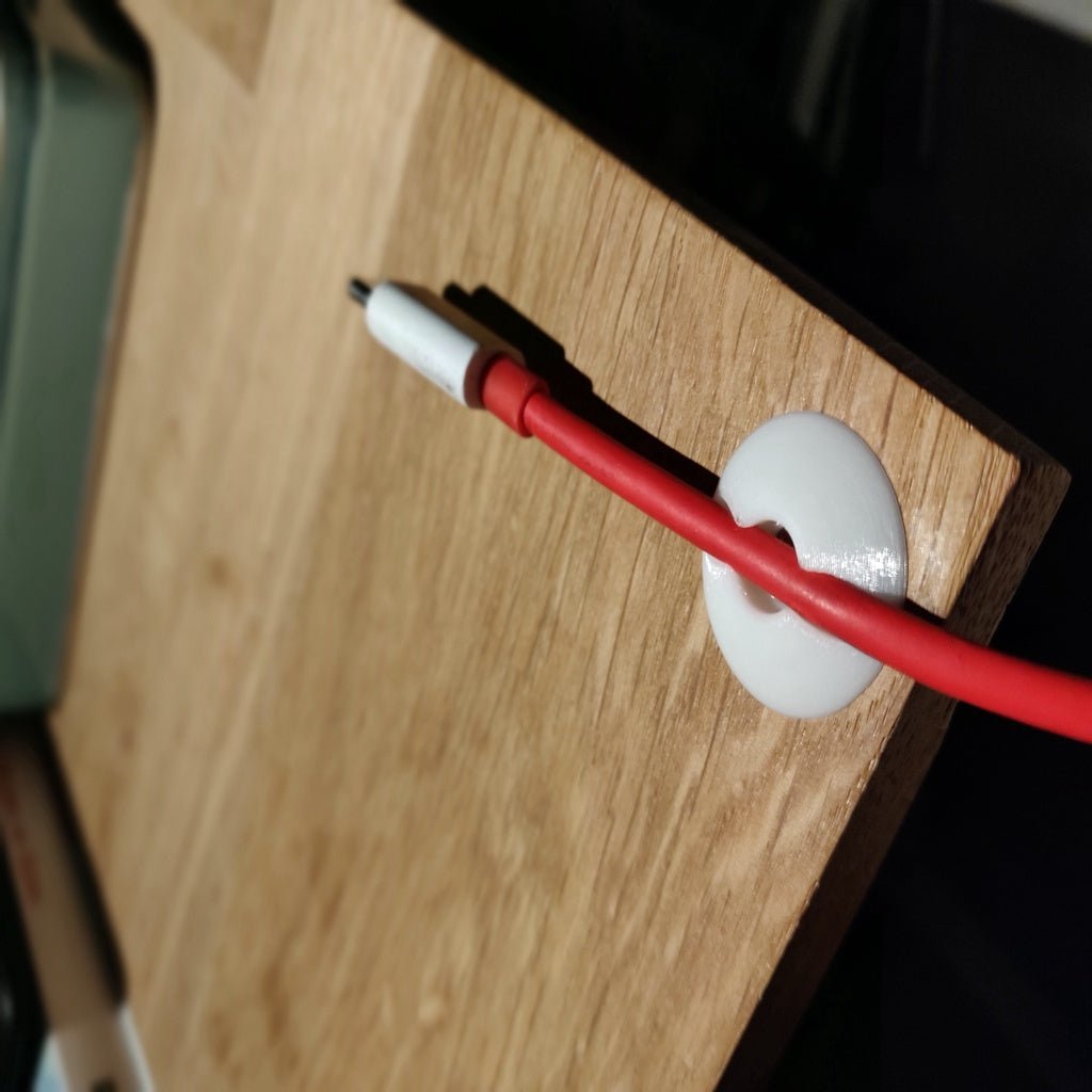 Praktisk USB Kabelholder til Organisering
