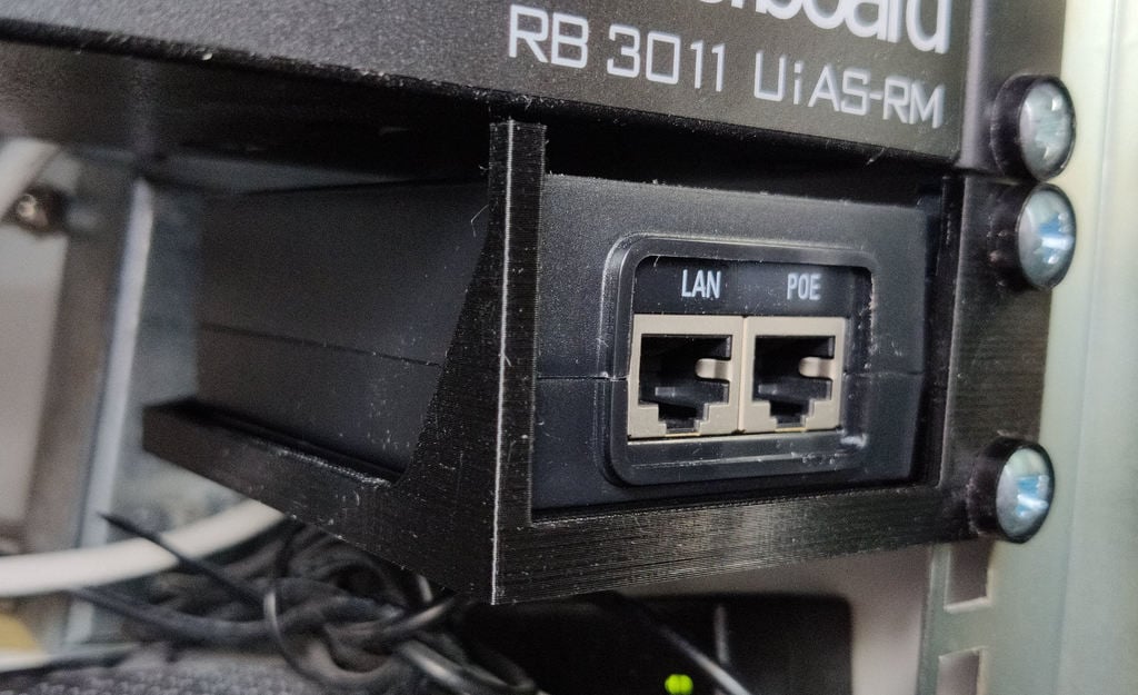 Ubiquiti PoE adapter hylde til rackmontering