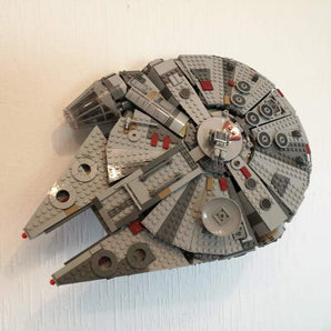 Minimalistisk vægmontering til LEGO® Star Wars® Millenium Falcon® sæt #75257