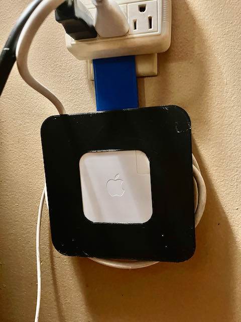 MacBook Pro Opladerkabel-organizer og Outlet Hanger