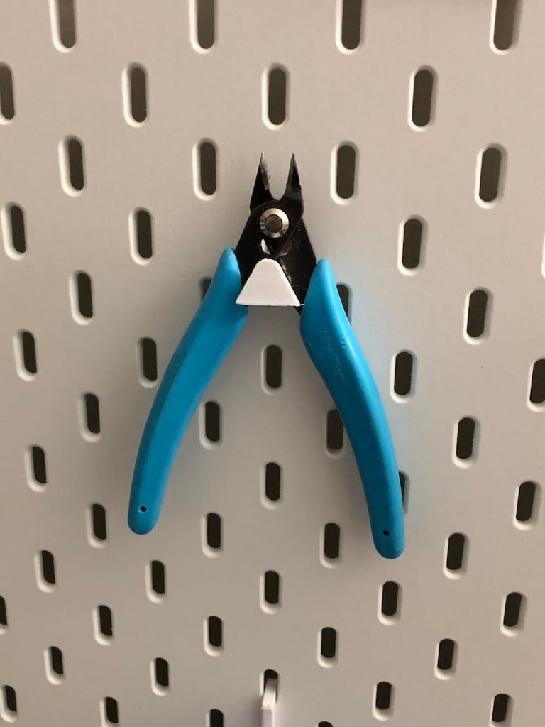Praktisk Holder til Wire Snips for IKEA Skadis Vægplade