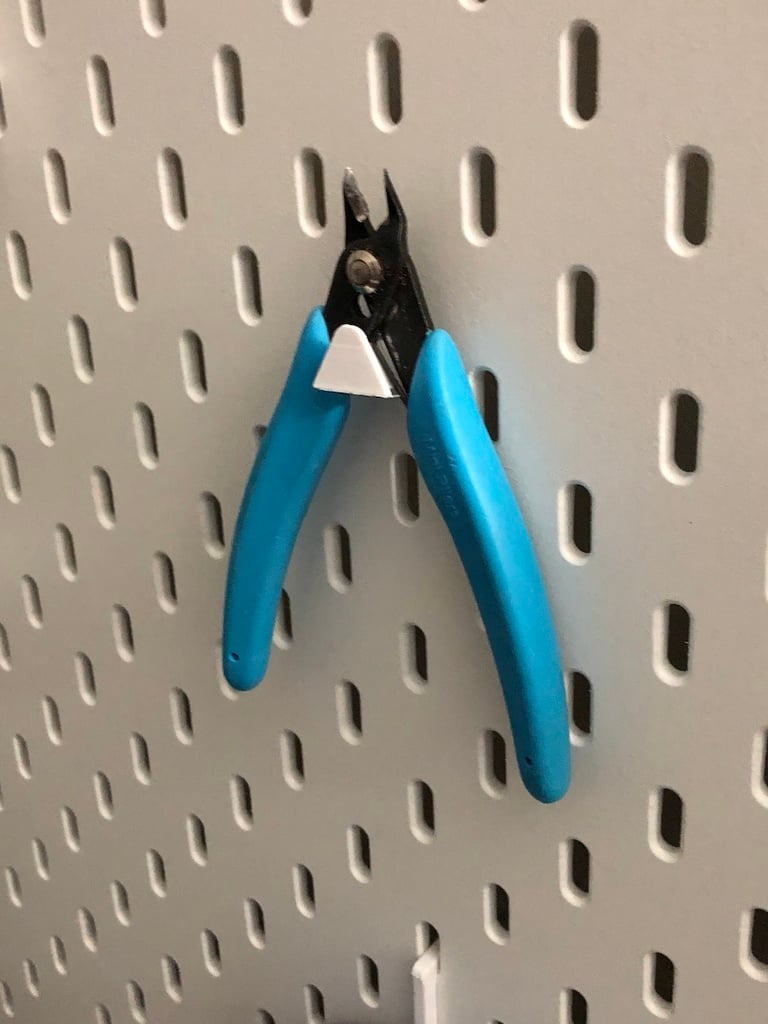 Praktisk Holder til Wire Snips for IKEA Skadis Vægplade