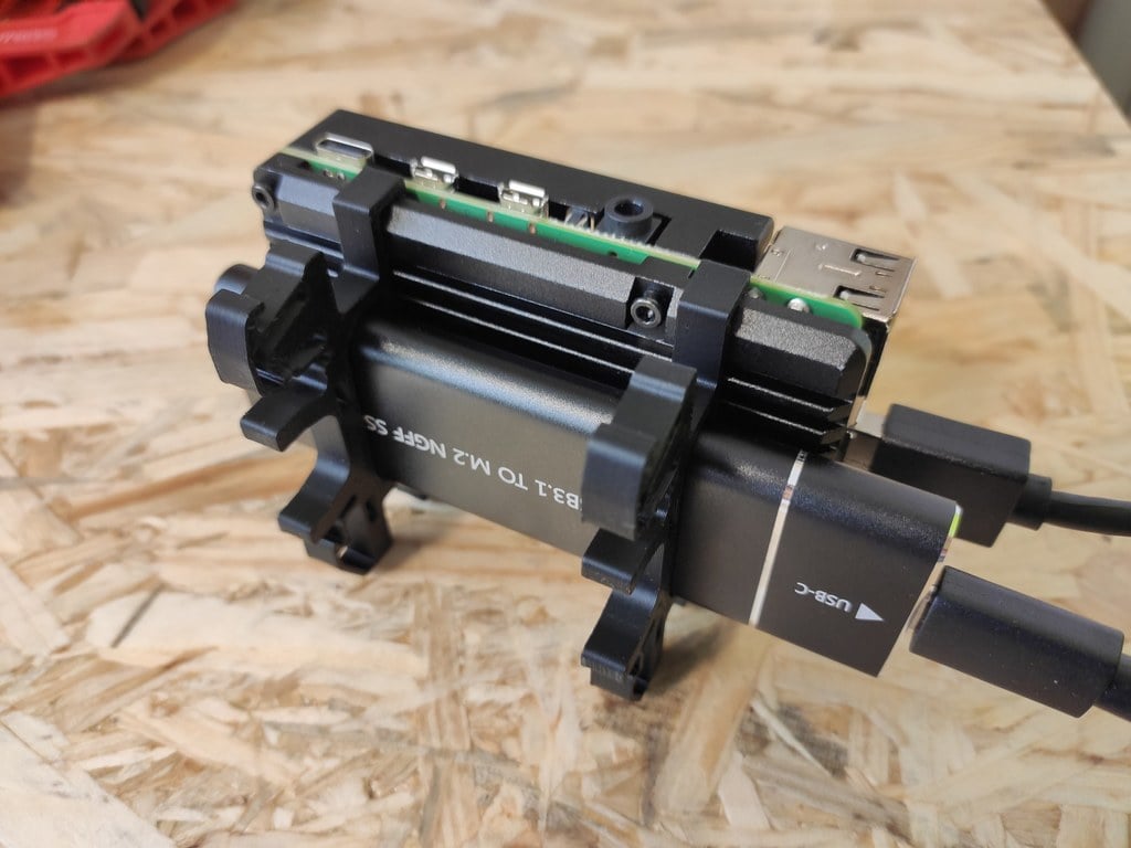 DIN-skinnebeslag til Raspberry Pi 4 med Armor Case