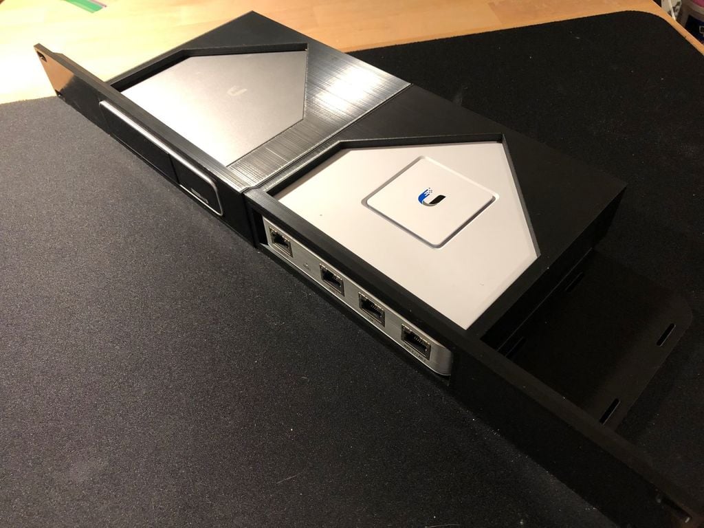 Ubiquiti UniFi USG og Cloud Key Gen 2 Plus Rackmontering