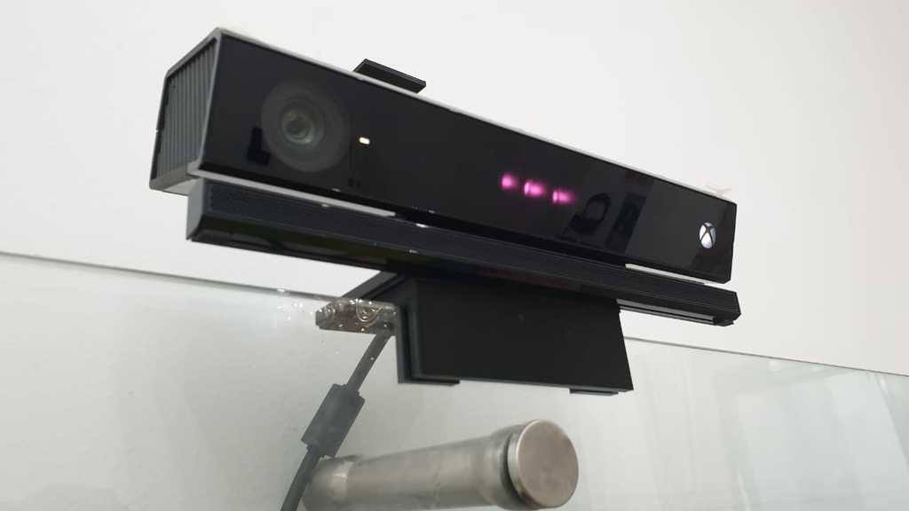 Justerbar Klemmebeslag til Xbox One Kinect