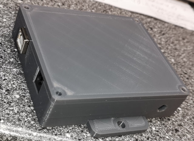 Arduino kassen med monteringsflapper og låg til DM DIYMORE klon