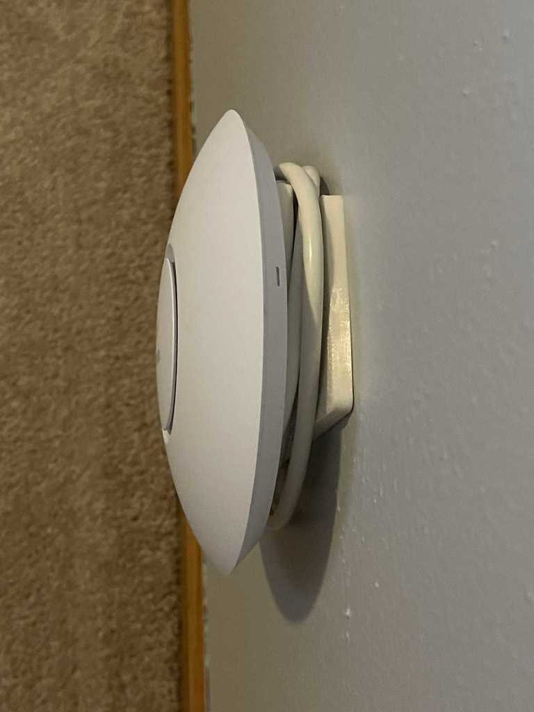 Ubiquiti Unifi Adgangspunkt AC Lite Vægplade med Keystone