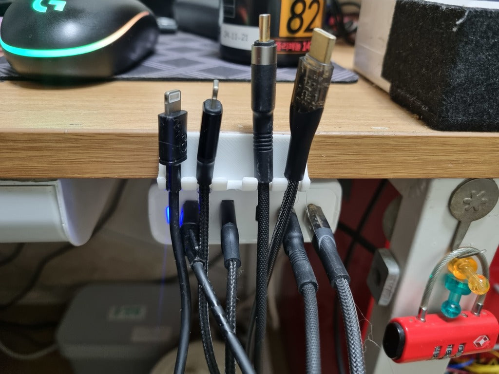 Kompakt Kabelholder til Effektiv Kabelstyring