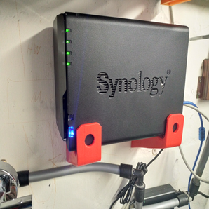Vægmontering til Synology DS218 NAS-modeller (2 dele)