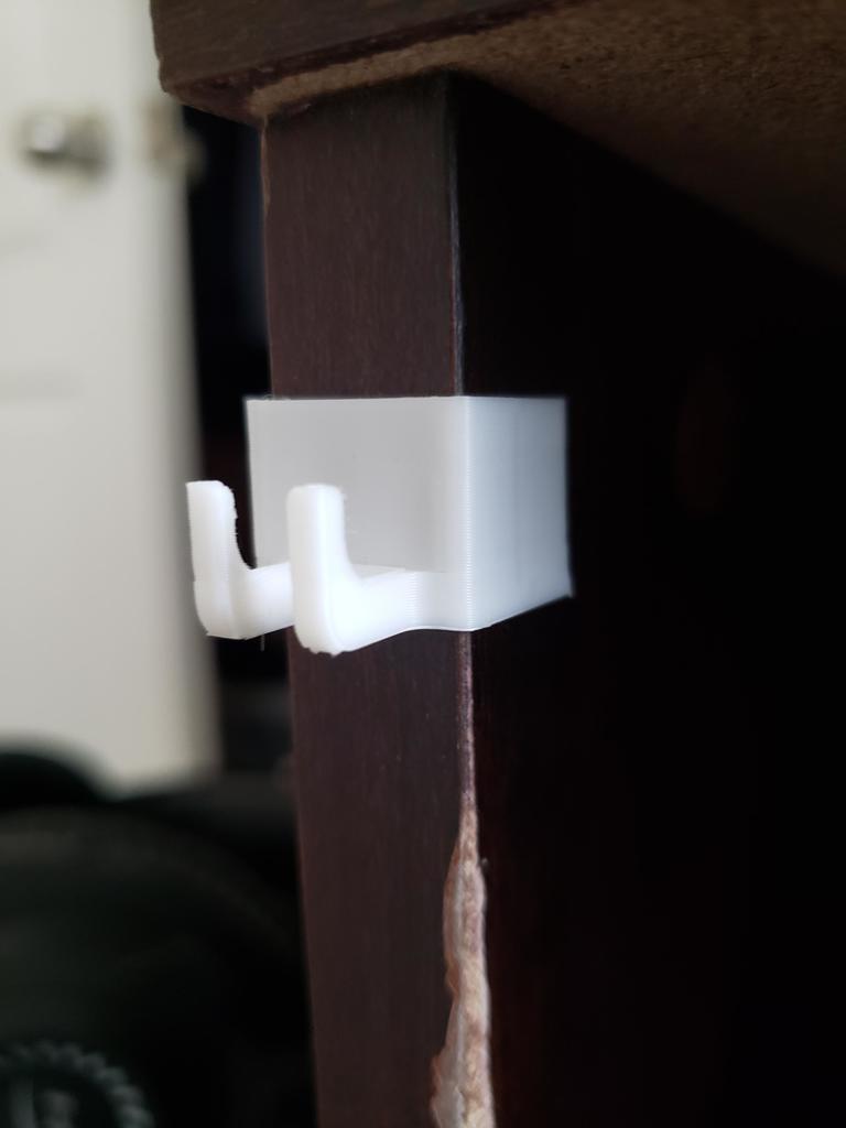 Skrivebordskabelholder til Samsung USB-C Oplader – Klipsdesign for 15,2 mm Bordben
