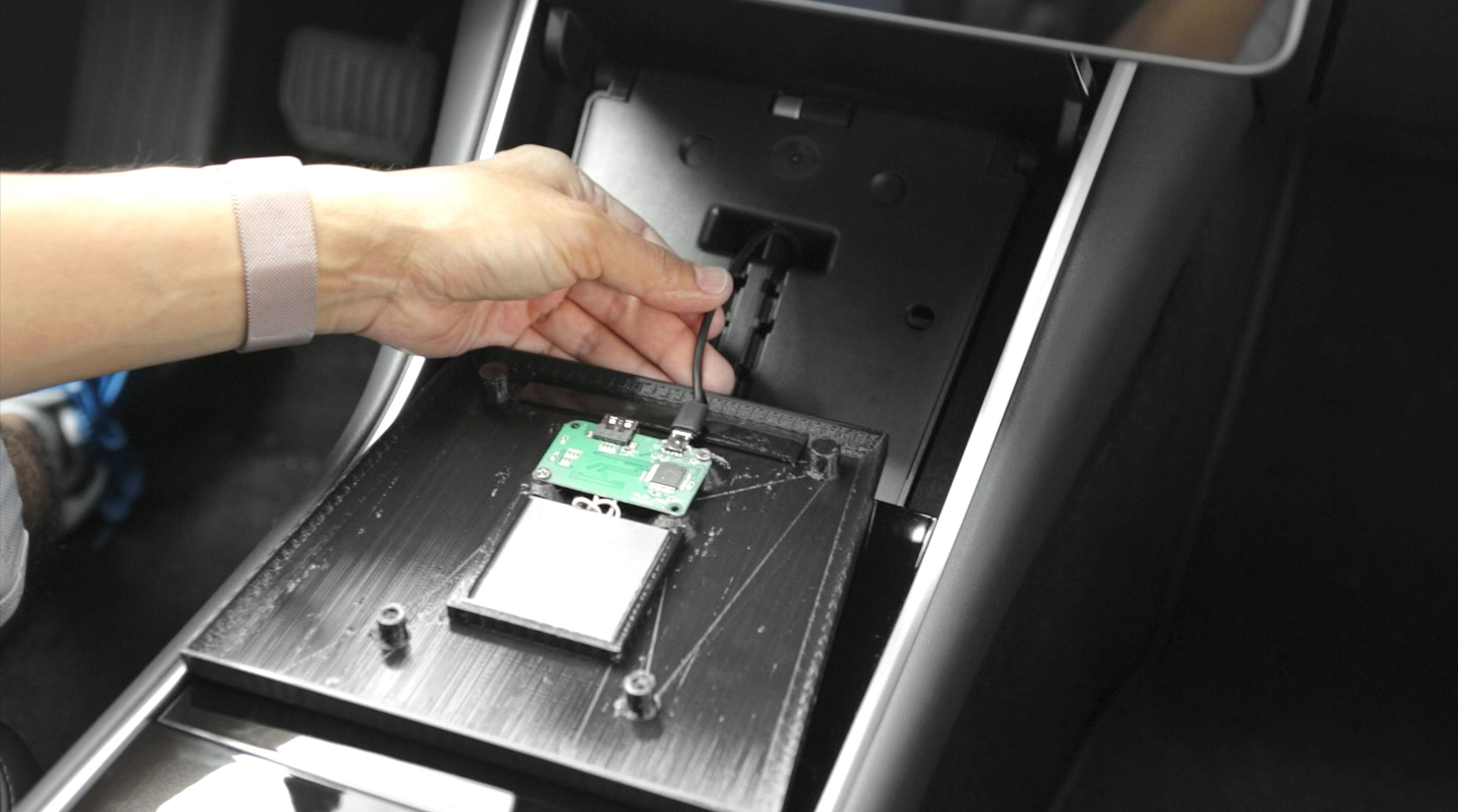Trådløs Qi-oplader til Tesla Model 3