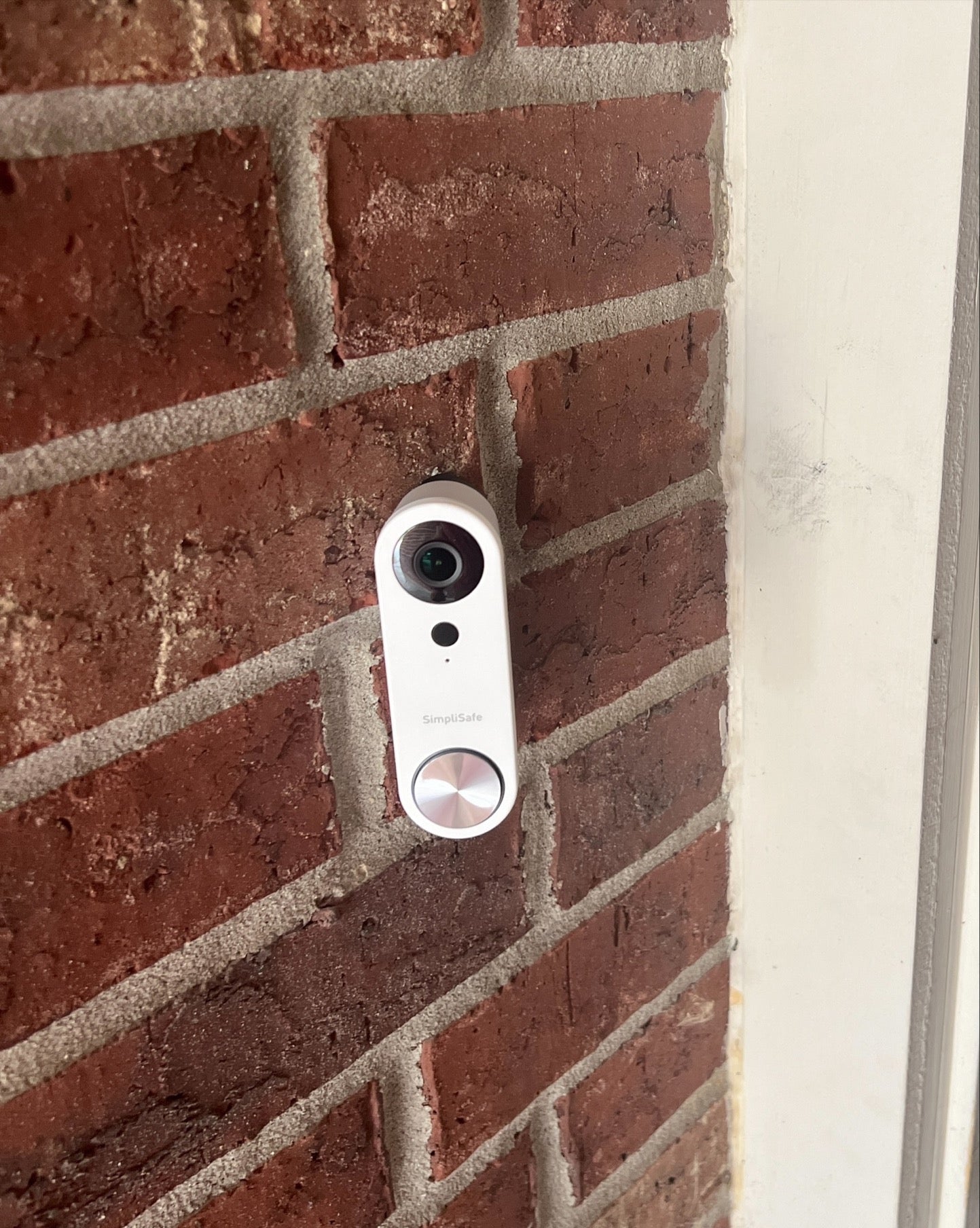 Simplisafe Dørklokke 45° Vinkelbeslag for Optimal Udsigt