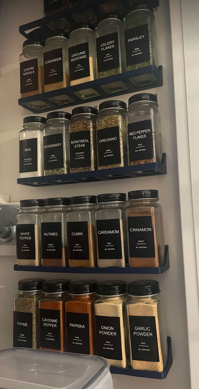 Elegant Krydderihylde til Optimal Køkkenorganisering