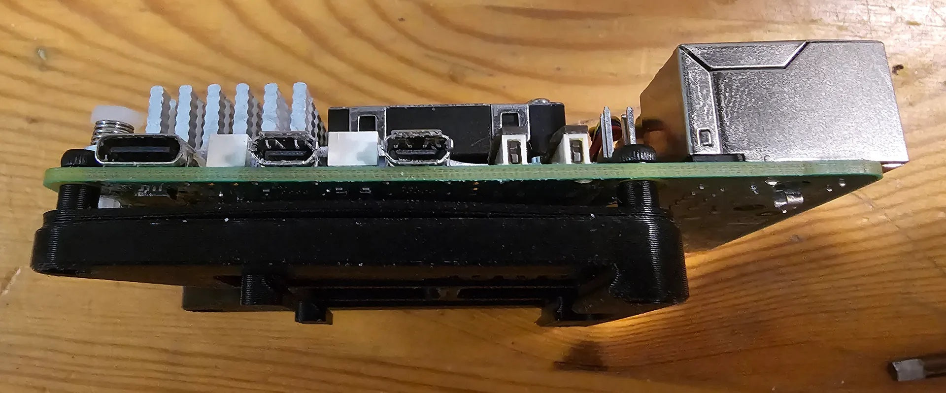 Lavprofil DIN Offset Mount til Raspberry Pi 3B, 4 og 5