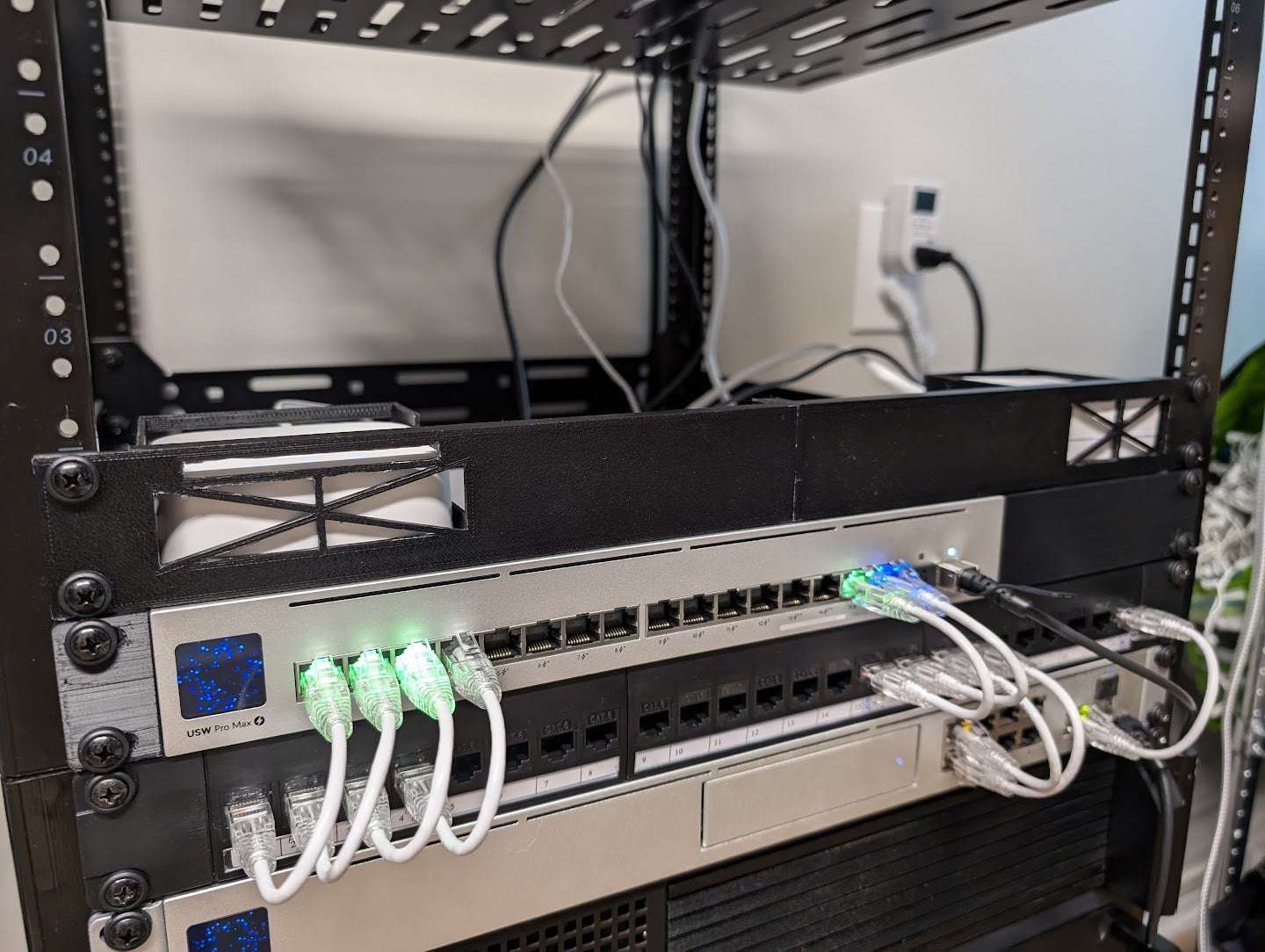 19-tommer Server Rack Mount til Philips Hue og Lutron Caseta