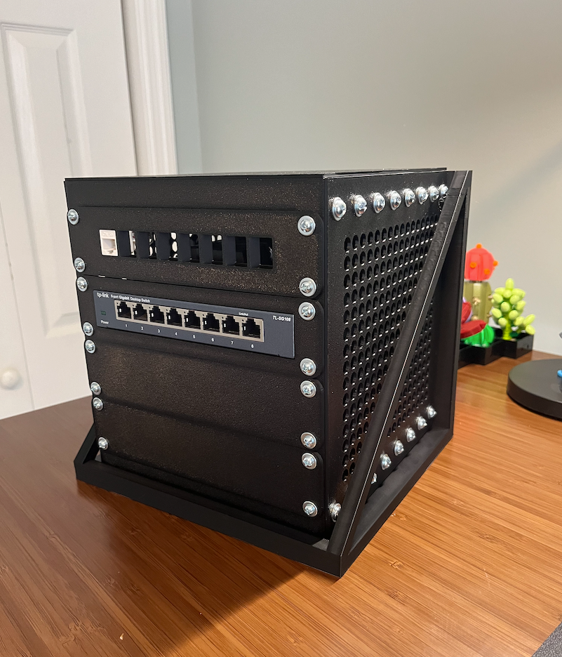 Vægmontering/hylde til Mini server rack