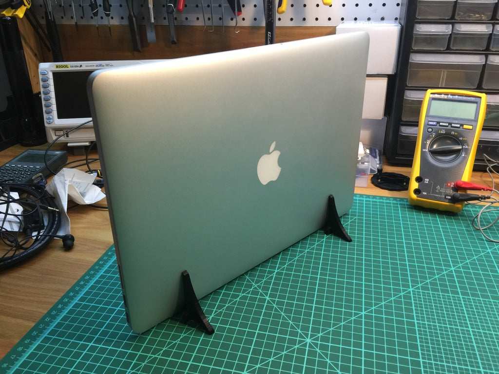 Vertikal Stand til MacBook Pro 15" Retina (18mm)