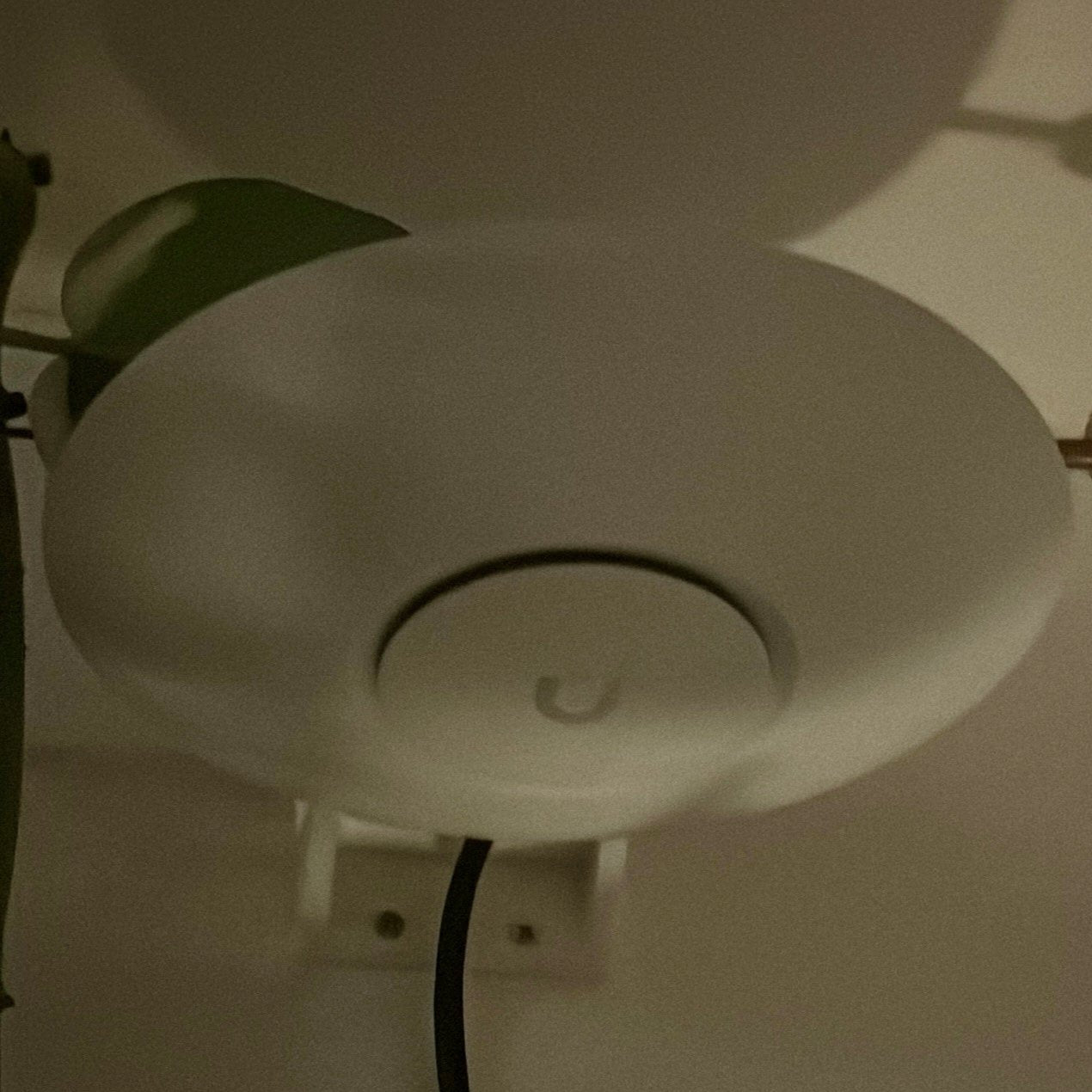 Ubiquiti Unifi U6+ vægmontering