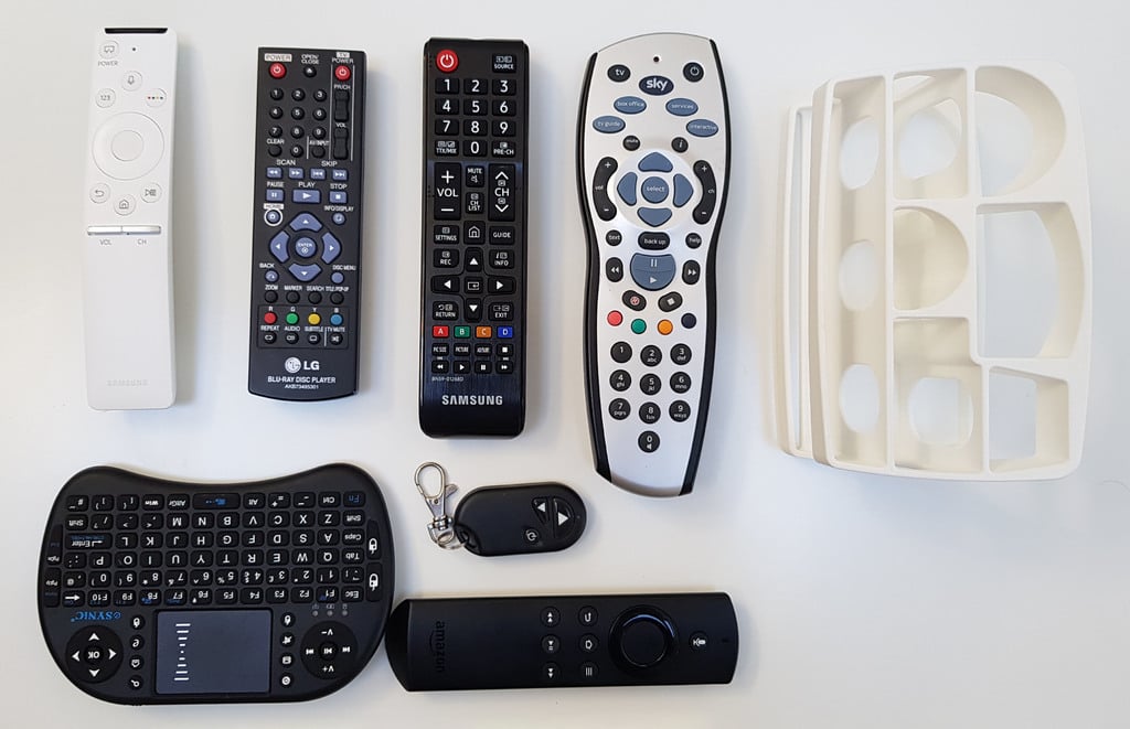 TV Remote Stand/Holder til Samsung, Sky, Fire TV, Blu-Ray og Bluetooth fjernbetjeninger