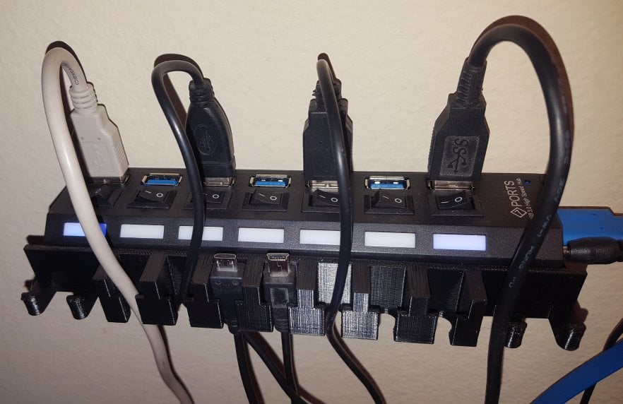 7-Port USB Hub Holder med Kabelhåndtering