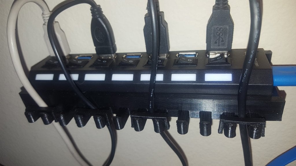 7 Port USB Hub Holder med Wire Guide