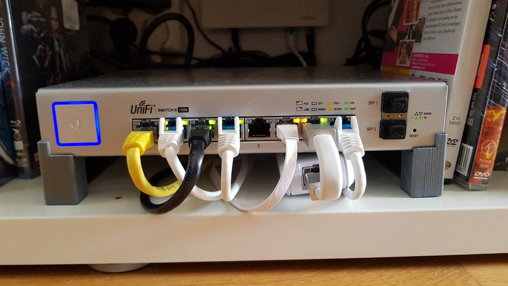 Ubiquiti UniFi Switch 8 150w holder med plads til Cloud Key