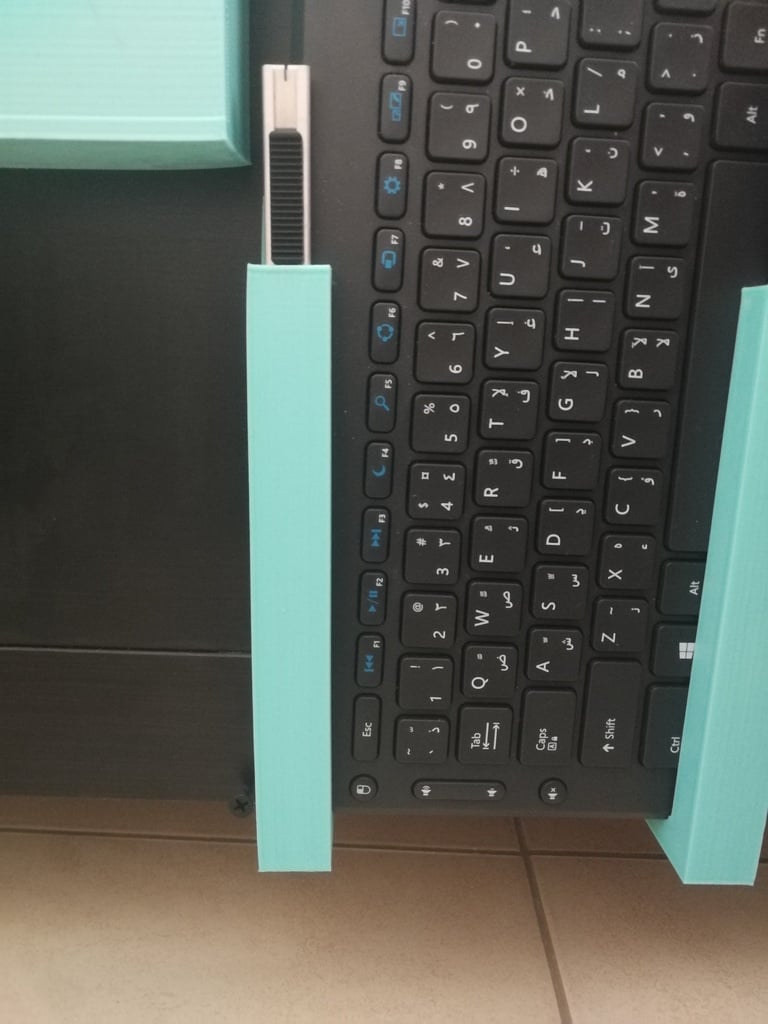 Tastaturholder til montering på sofabord