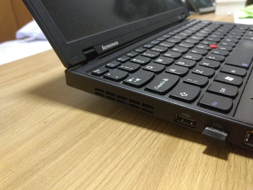 Tynd Laptop Stand for Forbedret Køling