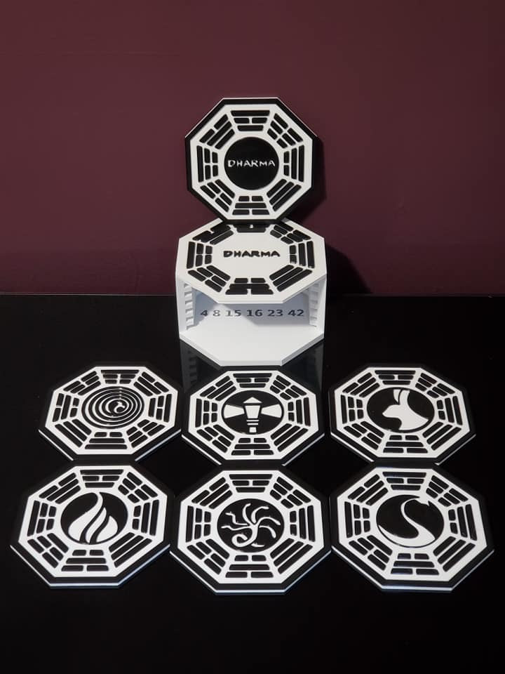 Dharma Initiative (Lost) Coaster Sæt med 7 kystere og holder