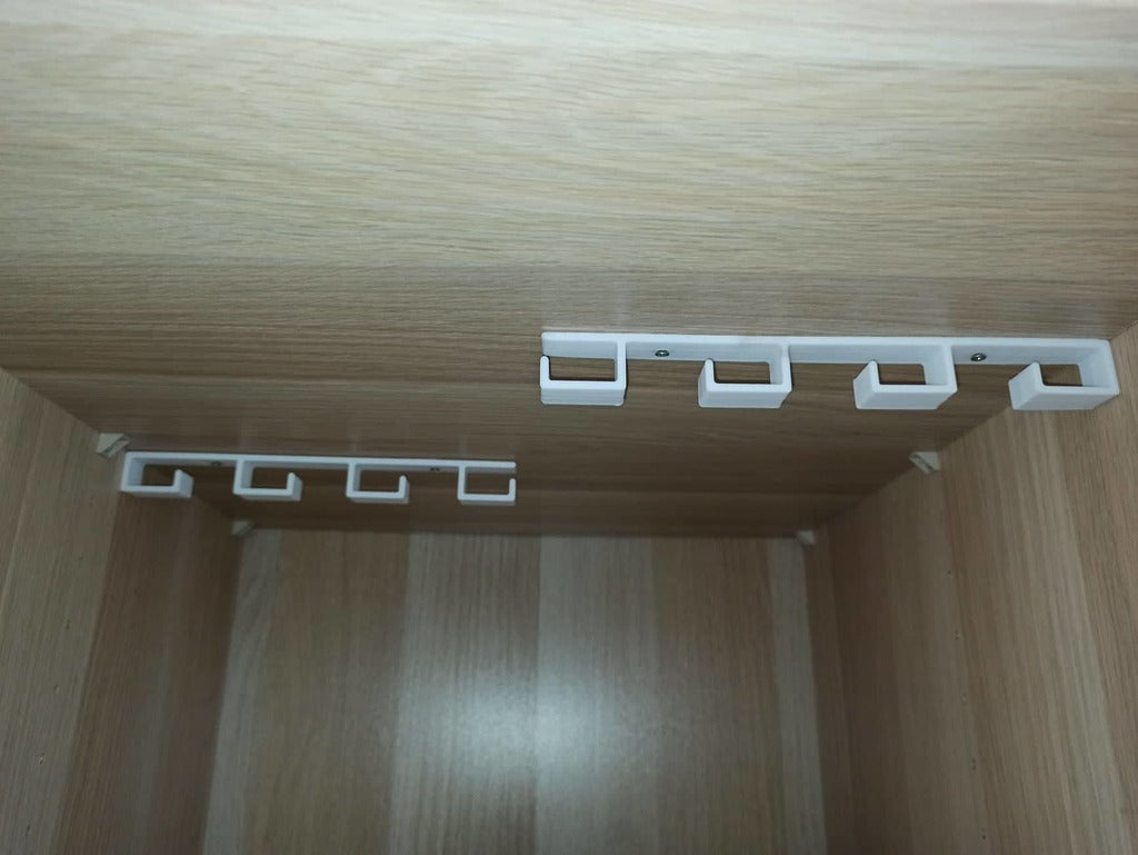 Vægholder til 4 Kasketter til IKEA Skab
