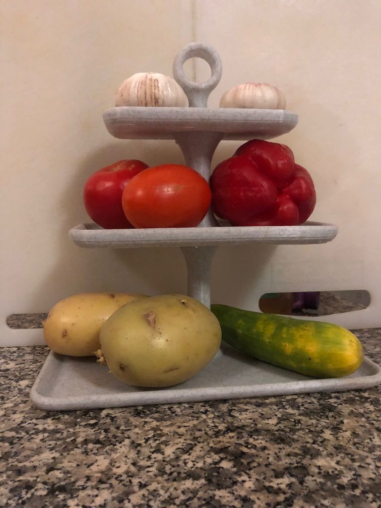 Frugt- og grøntsagsholder til køkkenbordet