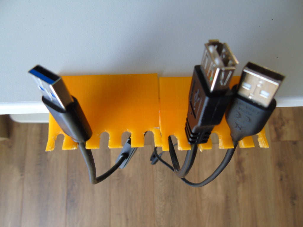 USB-holder til Bekant bord fra Ikea