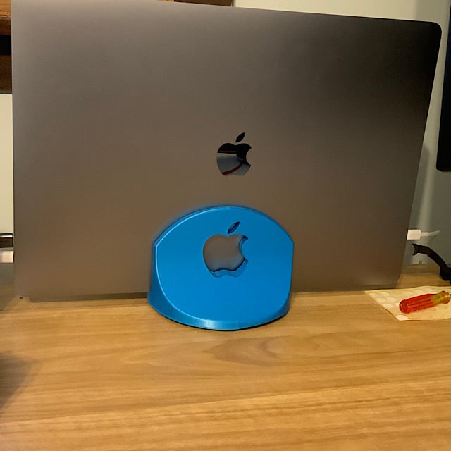 Vertikalt Dock til MacBook Pro 2019